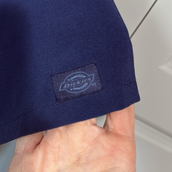 Navy Dickies scrub top - Picture 5 of 6